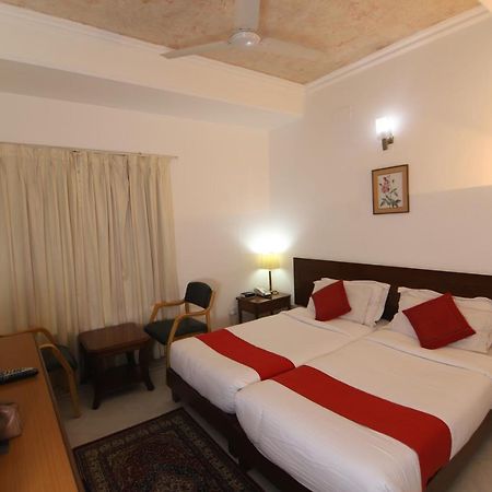 Hotel Palm Greens New Delhi Ngoại thất bức ảnh