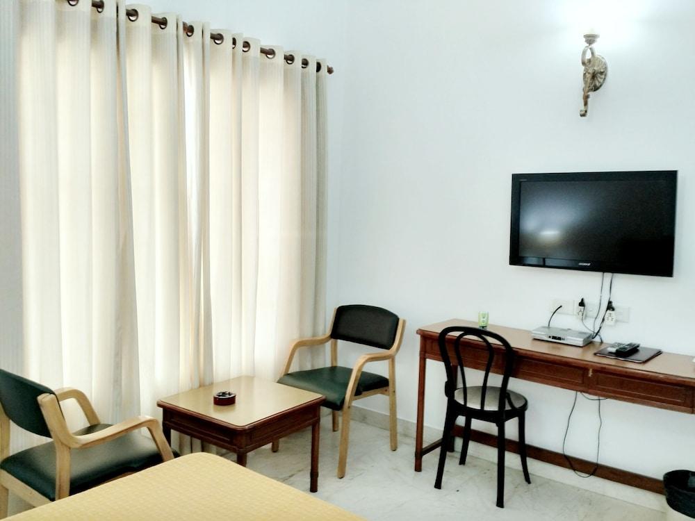 Hotel Palm Greens New Delhi Ngoại thất bức ảnh