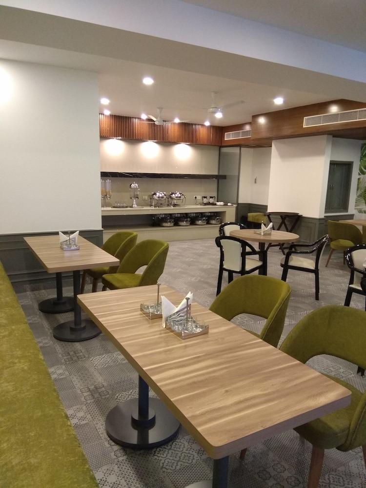 Hotel Palm Greens New Delhi Ngoại thất bức ảnh