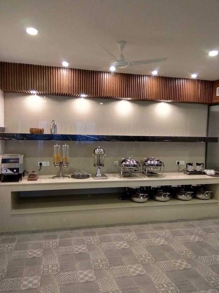 Hotel Palm Greens New Delhi Ngoại thất bức ảnh