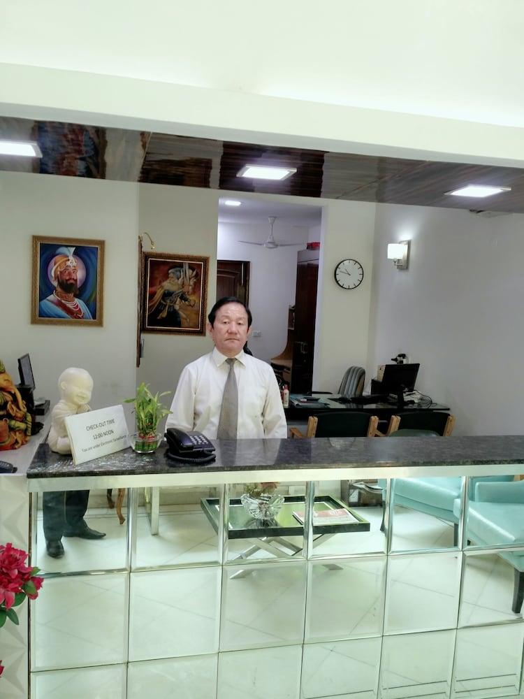Hotel Palm Greens New Delhi Ngoại thất bức ảnh