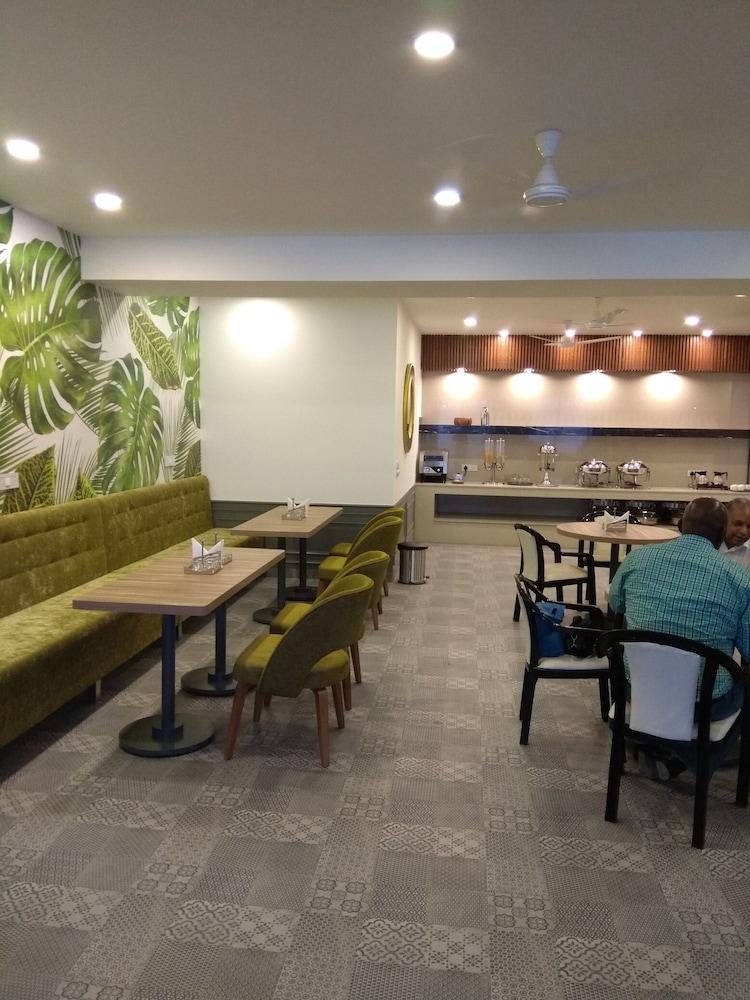 Hotel Palm Greens New Delhi Ngoại thất bức ảnh