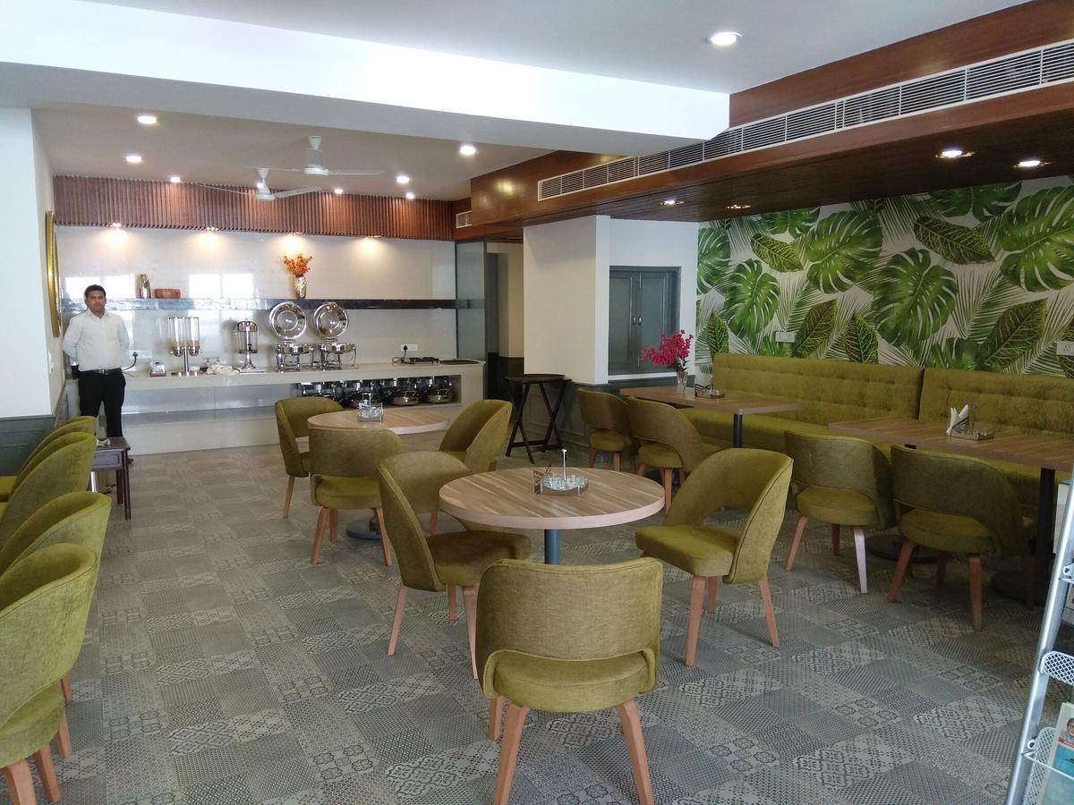 Hotel Palm Greens New Delhi Ngoại thất bức ảnh
