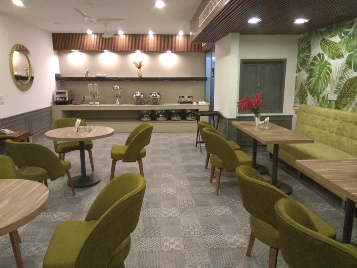 Hotel Palm Greens New Delhi Ngoại thất bức ảnh