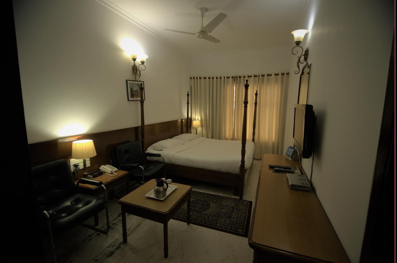 Hotel Palm Greens New Delhi Ngoại thất bức ảnh
