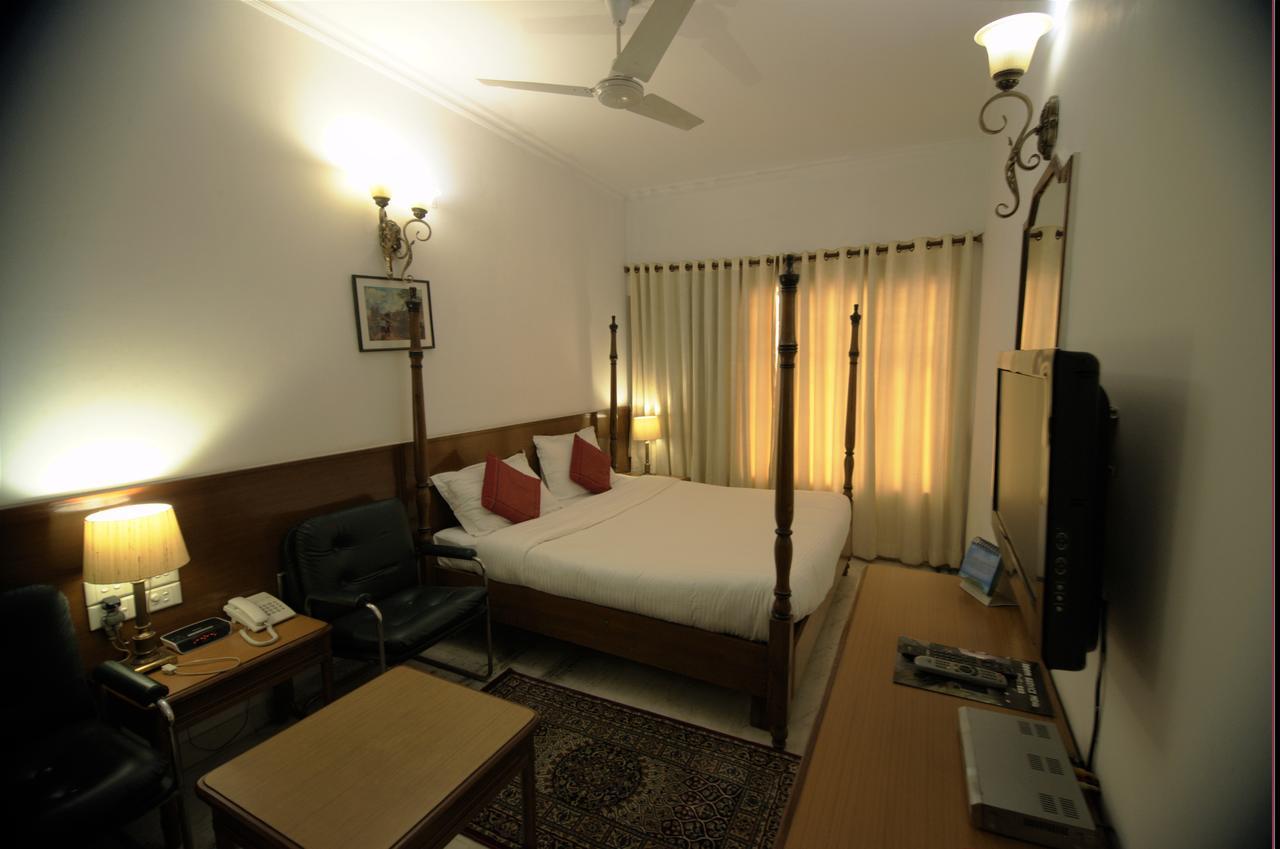 Hotel Palm Greens New Delhi Ngoại thất bức ảnh