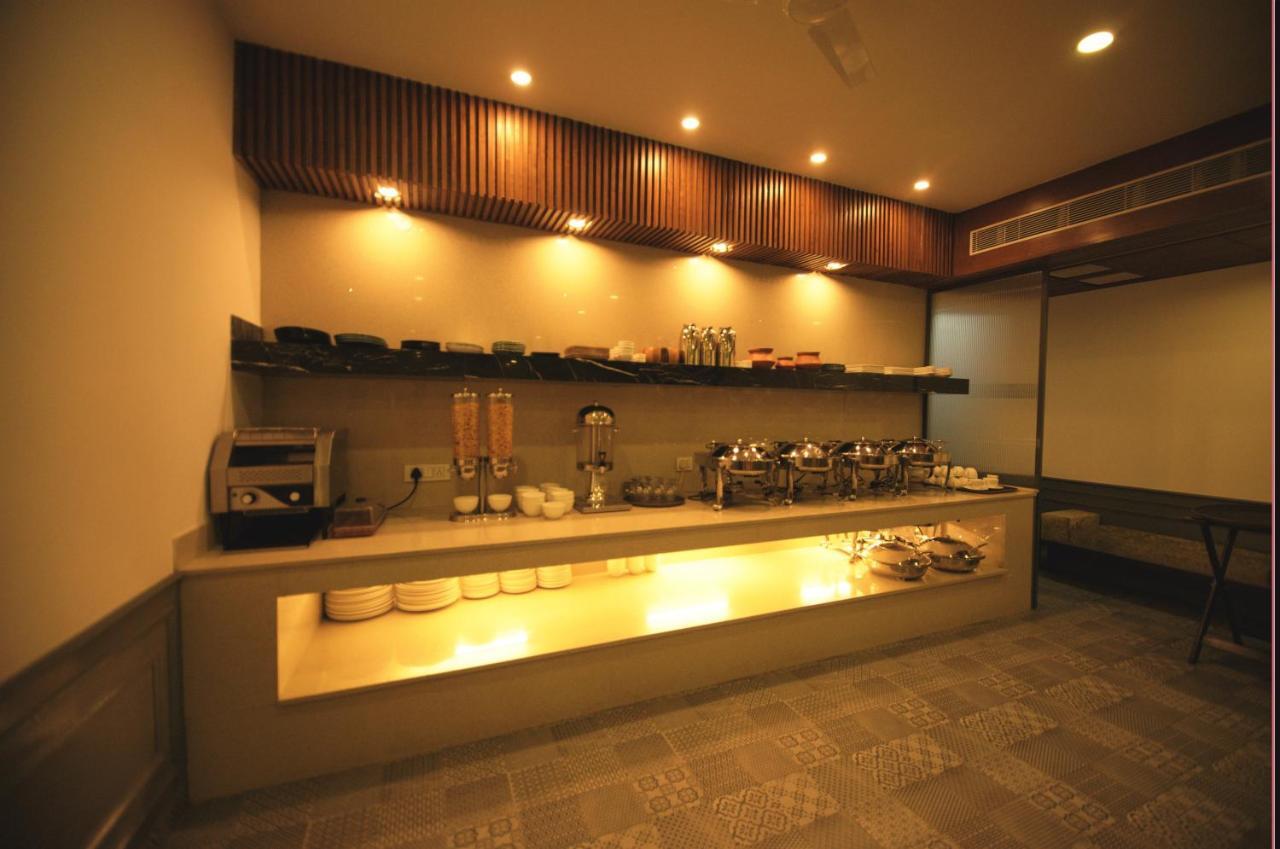 Hotel Palm Greens New Delhi Ngoại thất bức ảnh