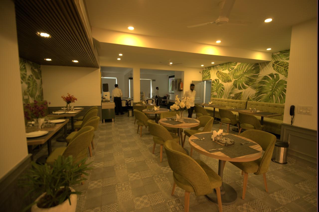 Hotel Palm Greens New Delhi Ngoại thất bức ảnh