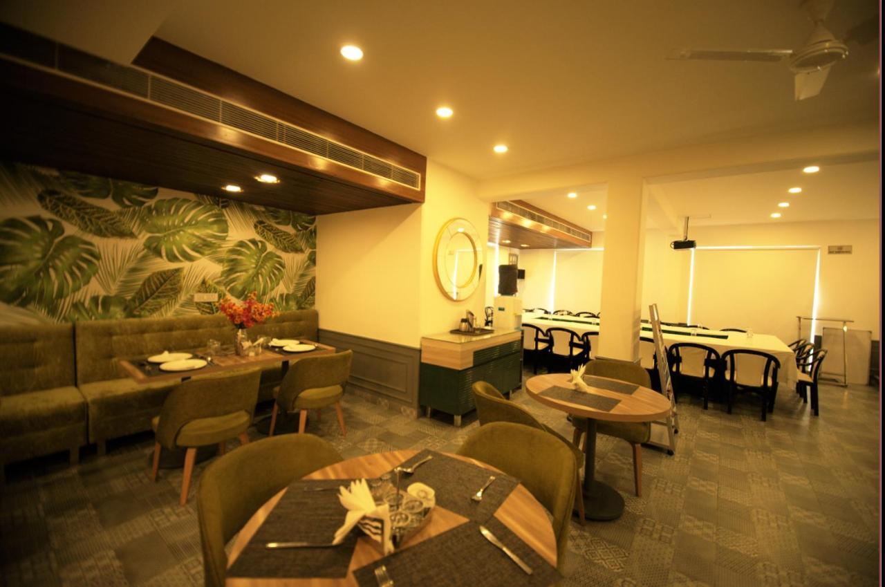 Hotel Palm Greens New Delhi Ngoại thất bức ảnh