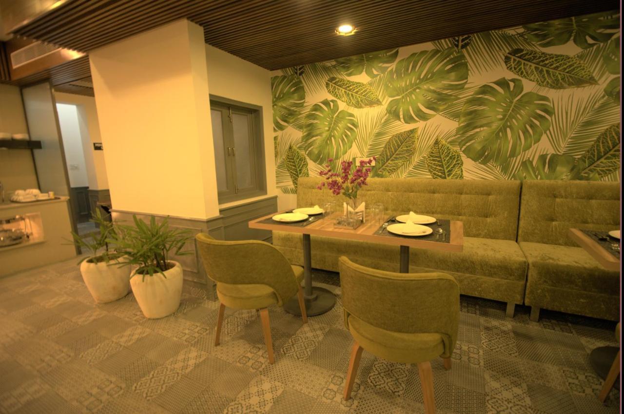 Hotel Palm Greens New Delhi Ngoại thất bức ảnh
