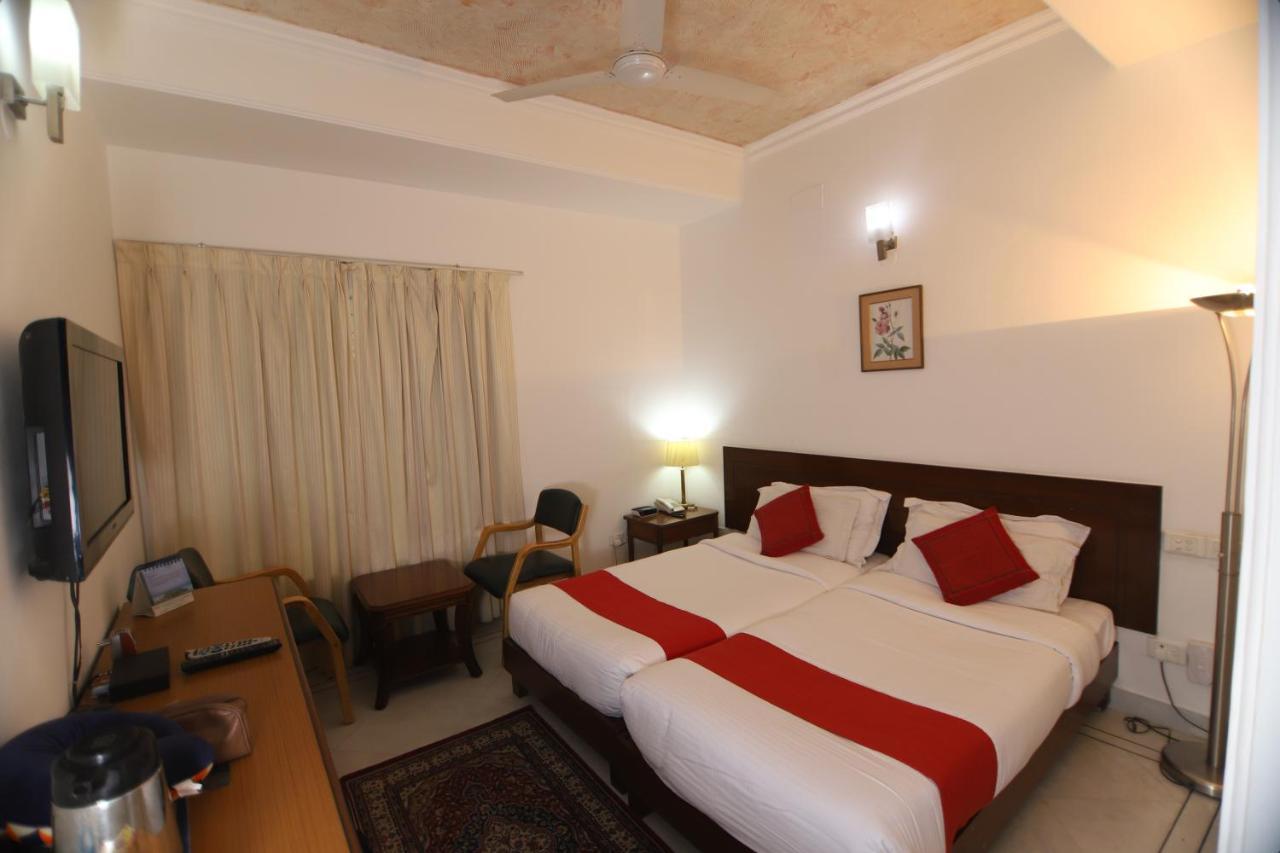 Hotel Palm Greens New Delhi Ngoại thất bức ảnh