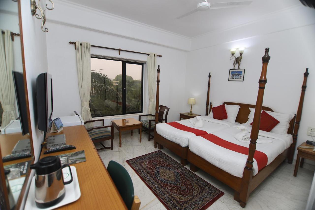 Hotel Palm Greens New Delhi Ngoại thất bức ảnh
