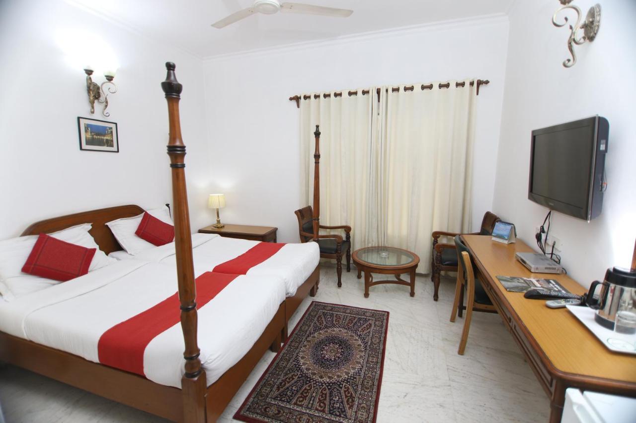 Hotel Palm Greens New Delhi Ngoại thất bức ảnh