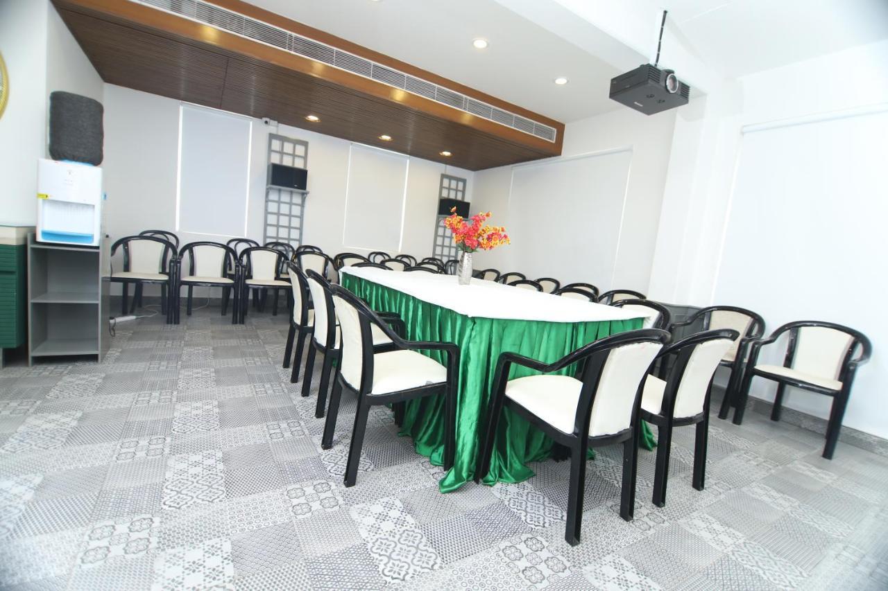Hotel Palm Greens New Delhi Ngoại thất bức ảnh