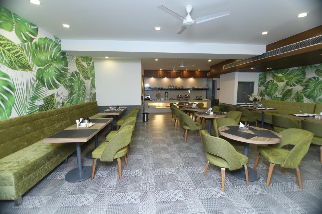 Hotel Palm Greens New Delhi Ngoại thất bức ảnh